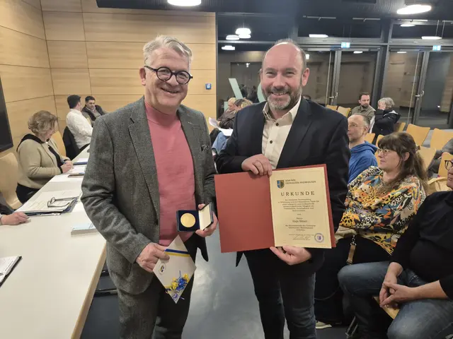 Verabschiedung von Hajo Böser  (li) durch Bürgermeister Manuel Scholl | Foto: W. Schmidhuber