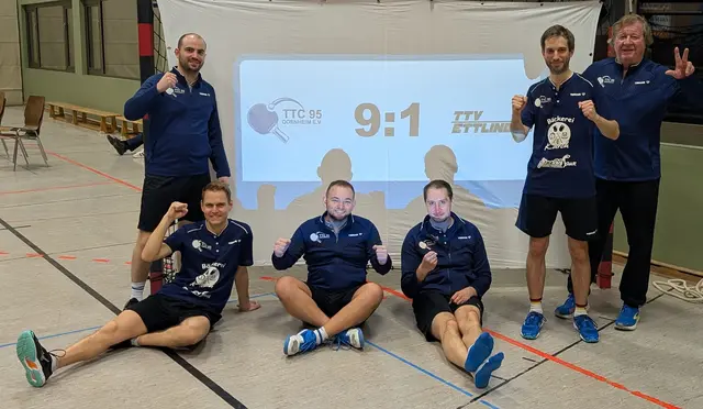 Glückliche Gesichter nach klarem Heimsieg! | Foto: R.W.