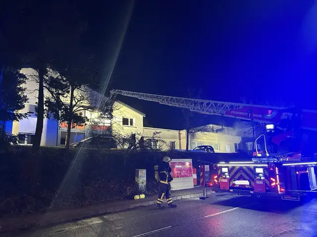  Bei dem Brand waren etwa 180 Rettungskräfte von Feuerwehr, Rettungsdienst und Polizei im Einsatz | Foto: Polizeiinspektion Dahn