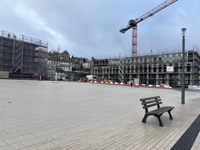 Der cleane Bahnhofsvorplatz am Neustadter Hauptbahnhof | Foto: Laura Braunbach