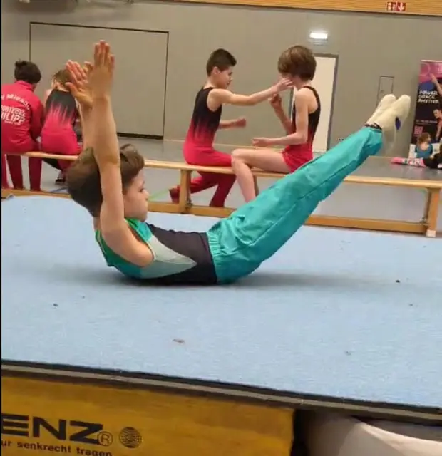 Eduardo Dietrich 5 Jahre.,  Der jüngste der Wettkampftruppe.  Spannend was du uns die kommende Jahre zeigen wirst... Weiter so kleiner Mann, der bereits zu erwähnen den flüchtigen Handstand und fast Frauenspagat kann.  Echt super !!! | Foto: Coach Dr T.C.Dietrich