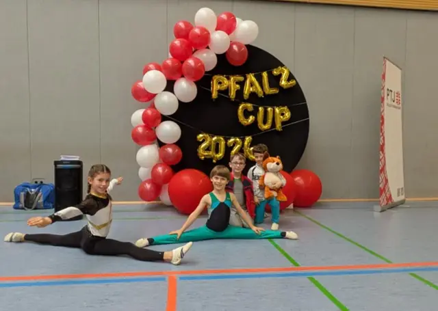 Meine Truppe, Spontane Spagat Aktion .. überraschte mich auch als Trainer. | Foto: Dr T.C Dietrich