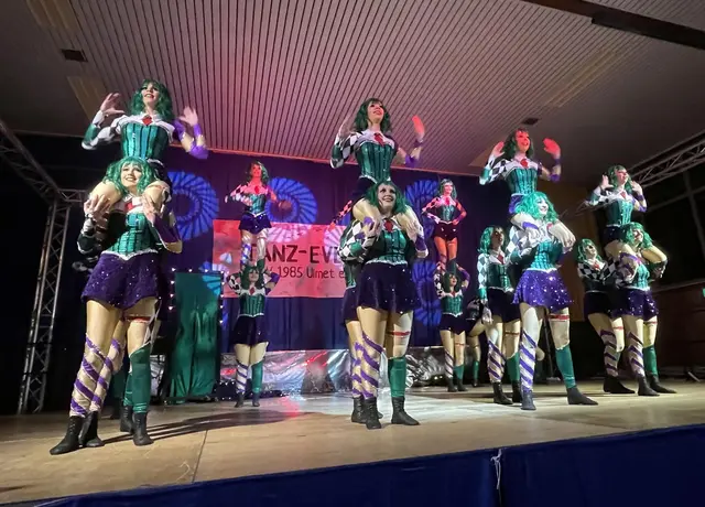 Gruppe The new Diamond mit dem Tanz "Joker - Put on a happy face" - Publikumslieblinge des Abends | Foto: Anette Klaiber 