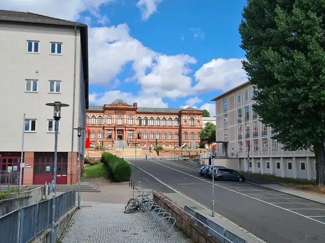 In der Martin-Luther-Straße in Kaiserslautern kam es zu einer Auseinandersetzung zwischen zwei Jugendlichen, bei der beide Beteiligten verletzt wurden | Foto: Ralf Vester