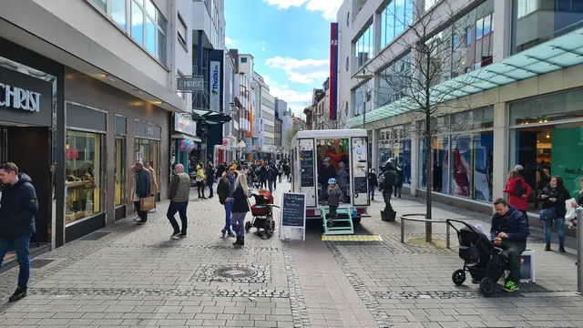Am Dienstag sorgte ein 49-jähriger Mann in Kaiserslautern für einen aufsehenerregenden Einsatz in einer Buchhandlung in der Kerststraße | Foto: Ralf Vester
