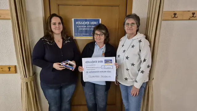 (v.l.n.r.) Lisa Looks, Klaudia Schneider (ASB) und Petra Müller | Foto: Michael Müller