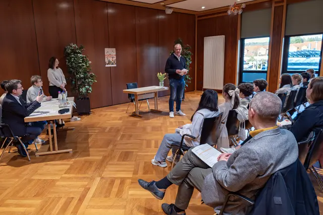 Bürgermeister Ralf Hechler begrüßte die Gäste im CCR. | Foto: Stefan Layes
