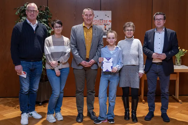 Siegerin Lilli Altherr mit (v.l.) Ralf Hechler, Stefanie Amann, Jan Schneider, Doris Koch und Marcus Klein. | Foto: Silke Zimmer