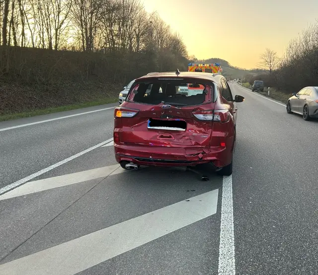 B10 nach Unfall bei Birkweiler zeitweise voll gesperrt: Mehrere Verletzte auf der B10 | Foto: Polizeidirektion Landau