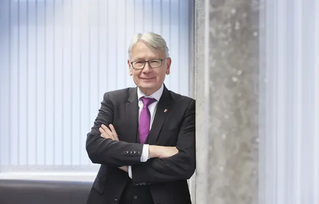 Dr. Klaus Weichel hat sein Amt als Präsident des DRK-Kreisverbandes Kaiserslautern-Stadt vorzeitig niedergelegt | Foto: Stadt Kaiserslautern/gratis