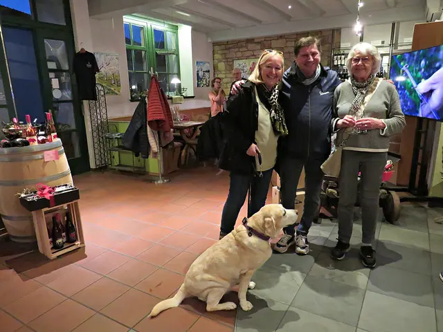 Mit Ur-Deidesheimer Dieter Ott, Ehefrau und Andrea Groß aus Niederkirchen | Foto: Brigitte Melder