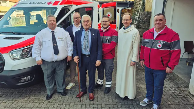 Vorstand Christian Orlik, Bürgermeister Felix Geider, Präsident Kreisverband Karlsruhe Heribert Rech, Bereitschaftsleiter Alexander Fellhauer, Pastoralreferent Johannes Riebel, Vorstand des Fördervereins der Notfallhilfe Östringen e.V. Jürgen Fellhauer (v.l.n.r.) | Foto: Martin Fellhauer