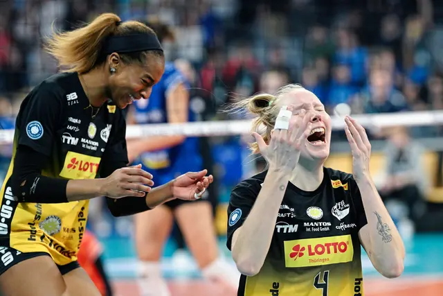 Laakonen (r) konnte die Pokal-Sensation kaum fassen.  | Foto: dpa