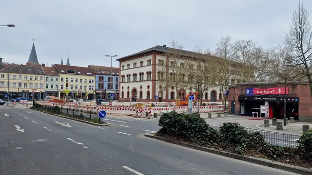 Ein nächtlicher Knall, eine zerstörte Schranke und offene Fragen beschäftigen derzeit die Polizei | Foto: Ralf Vester