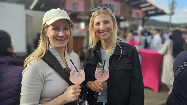 Beliebter Mandelino-Cocktail auf der Gimmeldinger Mandelblüte 2026 | Foto: Eva Bender