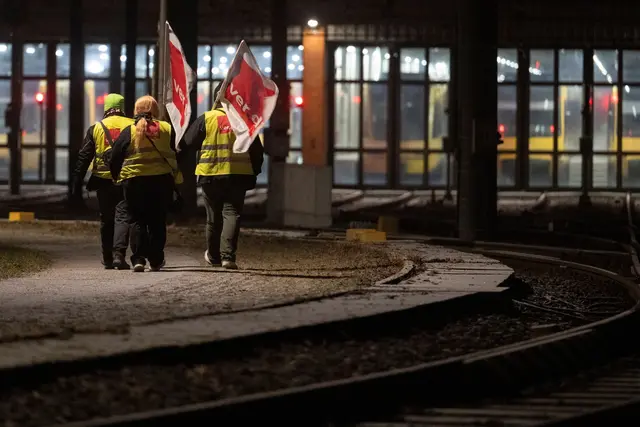 Solche Bilder wird es erst einmal nicht geben: Bis zum 9. März will Verdi nicht zu Warnstreiks im Nahverkehr aufrufen. (Archivbild) | Foto: dpa
