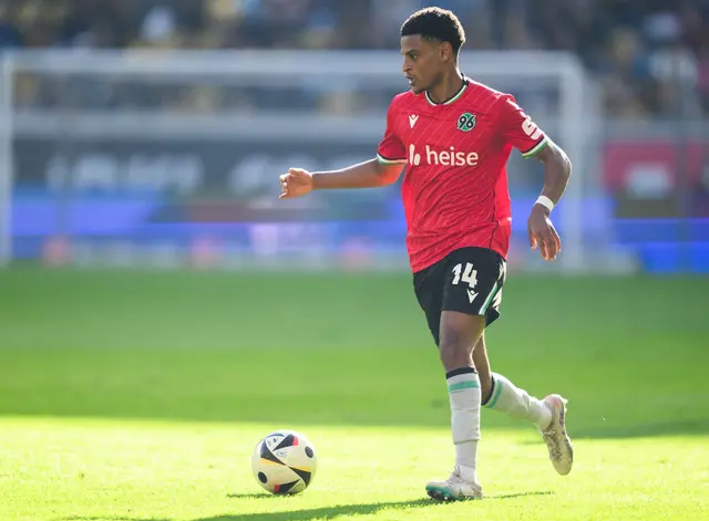 Melkamu Frauendorf (hier im Trikot von Hannover 96 II) wurde nach Angaben der Kickers Offenbach und der Stuttgarter Kickers rassistisch beleidigt. (Archivbild) | Foto: dpa