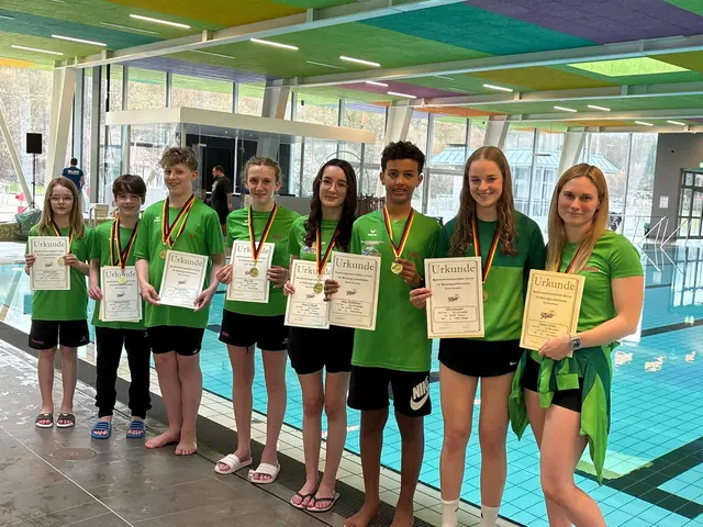 Die acht Bezirksmeister | Foto: DLRG Kusel