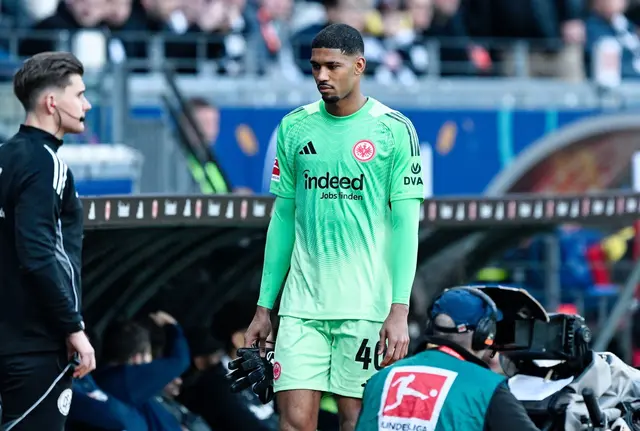 Eintracht Frankfurts Torwart Kauã Santos musste gegen den SC Freiburg früh ausgewechselt werden. | Foto: dpa