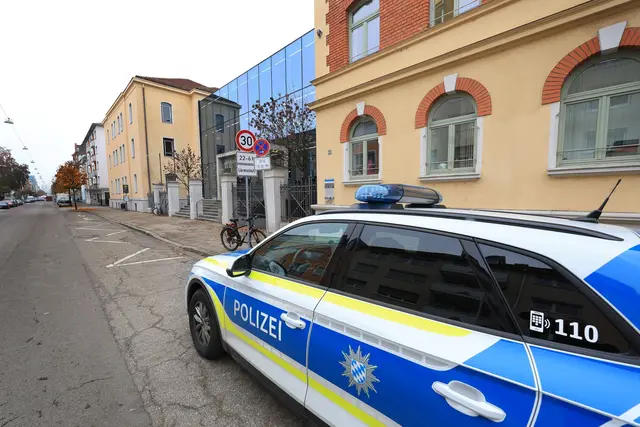 Beim Amtsgericht in Neu-Ulm müssen sich zwei Frauen wegen des Todes eines neugeborenen Jungen verantworten. (Archivbild) | Foto: dpa