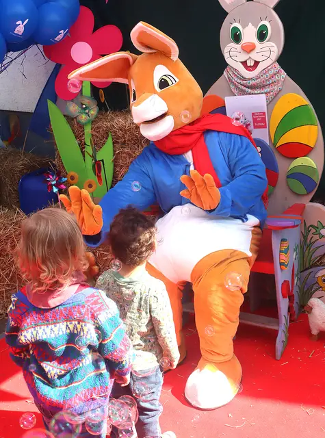 Auch der Osterhase hat sein Kommen auf dem St. Wendeler Ostermarkt angesagt | Foto: Kreisstadt St. Wendel / Josef Bonenberger