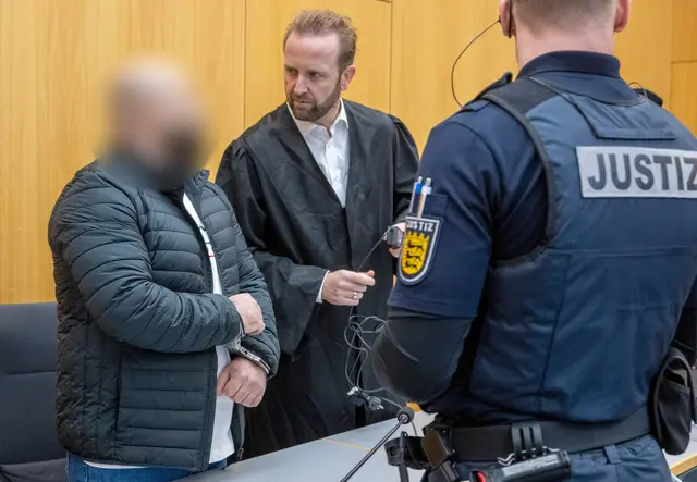 Der Mann steht wegen versuchten Mordes vor Gericht. (Archivbild)  | Foto: dpa