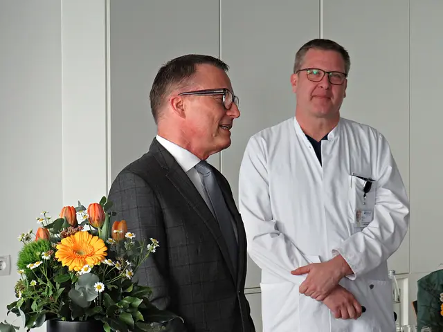 Jan Stanslowski und Professor Dr. med. Wolfgang Zink  | Foto: Brigitte Melder