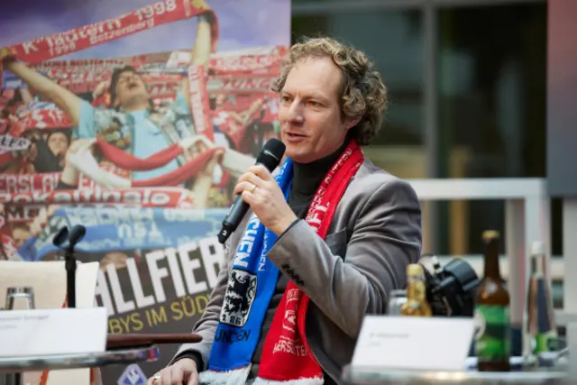 Museumsdirektor Alexander Schubert während der Pressekonferenz zur Ausstellung "Fußballfieber. Derbys im Südwesten" | Foto: Historisches Museum der Pfalz/Hans-Georg Merkel