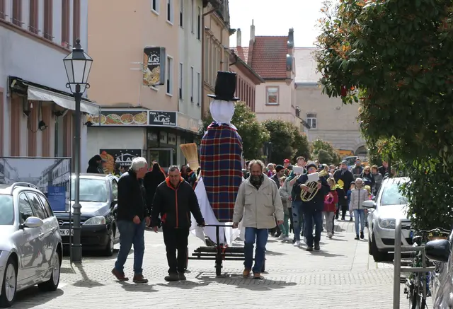 Sommertagszug mit Winterverbrennung in Germersheim | Foto: Heike Schwitalla
