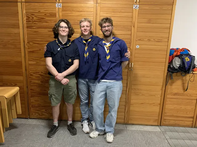 Die neue Stammesführung mit Chris Fieker (Stellvertreter), Erik Brandau (Stammesführer) und Ben Barthel (Stellvertreter). Nicht auf dem Bild Schatzmeister Kilian Kern, welcher derzeit in Kanada weilt. | Foto: Peter Krietemeyer