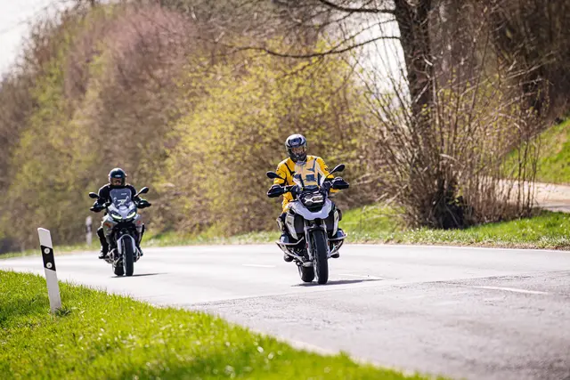 Checkliste für den Start in die Motorradsaison: Technik prüfen, Schutzkleidung kontrollieren, defensiv einfahren. | Foto: ADAC Hessen-Thüringen e.V.
