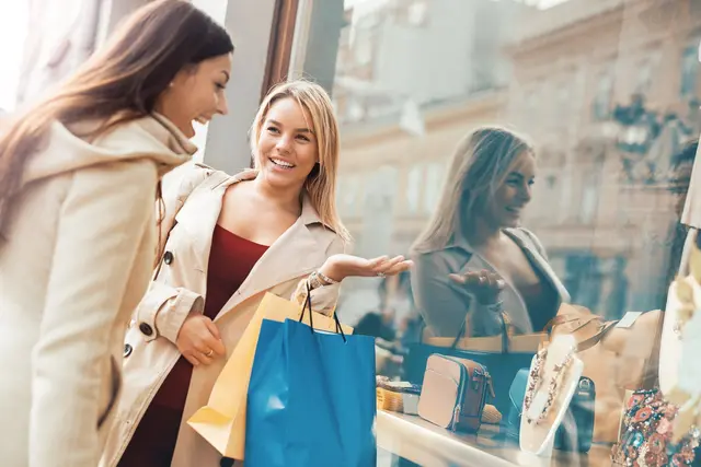 Verkaufsoffener Sonntag in Pirmasens 2026: Auch in diesem Jahr sind wieder vier verkaufsoffene Sonntage fest eingeplant, an denen die Geschäfte in der Innenstadt jeweils von 13 bis 18 Uhr öffnen. | Foto: bobex73/stock.adobe.com