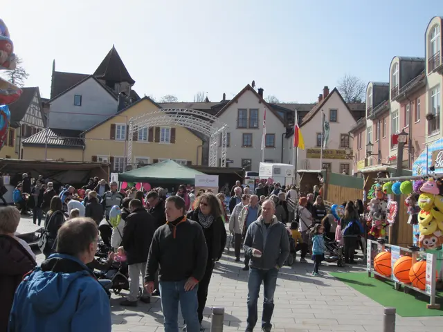 Sonnenschein, rege frequentierte Gassen und Plätze beim Frühlingserwachen in Kirchheimbolanden | Foto: Franz Brünnler/gratis