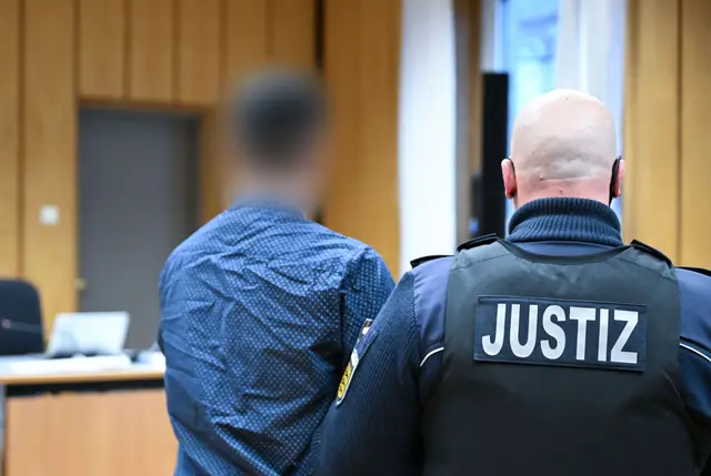 Der 31-Jährige hatte vor allem in Baden-Württemberg und Nordrhein-Westfalen theoretische Führerscheinprüfungen für Fahrschüler absolviert und dafür 12.000 Euro erhalten.(Archiv)  | Foto: dpa