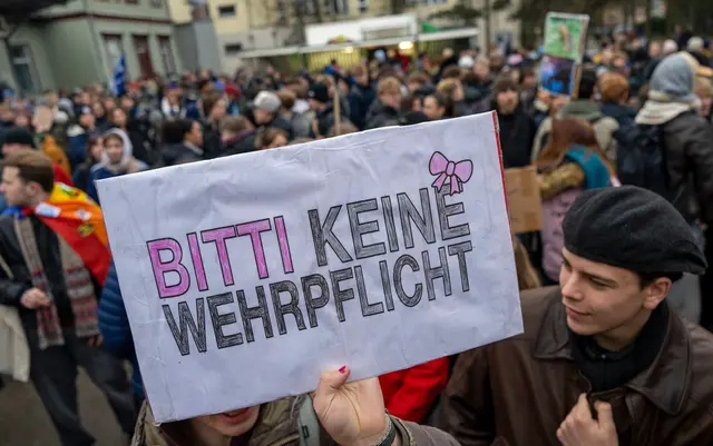 Bereits im Dezember hatten junge Menschen gegen den neuen Wehrdienst demonstriert. (Archivbild) | Foto: dpa