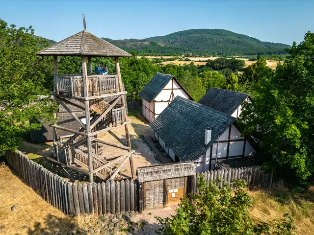 Im Keltendorf müssen in diesem Jahr größere Instandsetzungs- und Sanierungsarbeiten durchgeführt werden | Foto: CC-BY Pfalz Touristik/Fachenbach Medienagentur/gratis