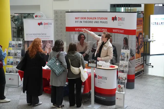 Der CampusTag der DHBW Karlsruhe die ideale Möglichkeit das duale Studium kennenzulernen | Foto: Bildrechte: DHBW KA//DI