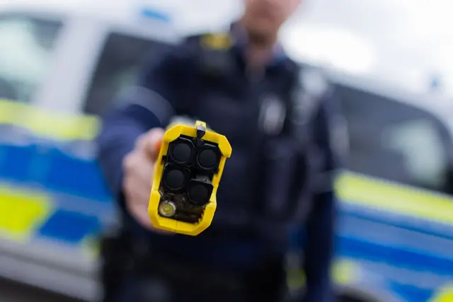 Taser-Einsatz: Der Mann wurde anschließend in ein psychiatrisches Krankenhaus gebracht (Symbolbild) | Foto: dpa
