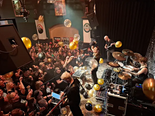 Ein riesiger Empfang für Thomas Godoj und Band | Foto: Brigitte Melder