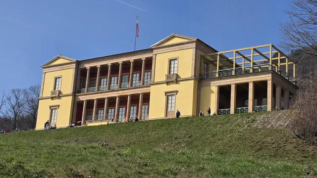 Majestätisch thront die Villa Ludwigshöhe über Edenkoben | Foto: Jens Vollmer