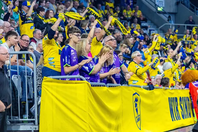 Es kann Beginnen, die Fans sind bereit  | Foto: Wolfgang Neuberth