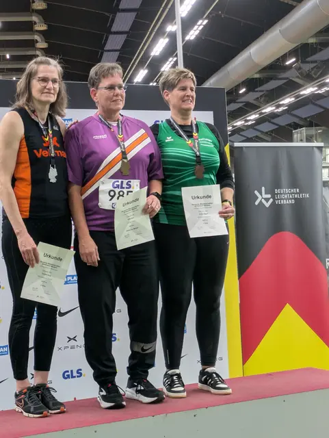 Platz 3 erreichte Katrin Niggul (rechts) im Diskuswerfen | Foto: Norbert Grössle/gratis