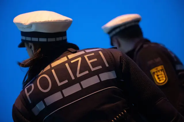 Die Polizei erließ einen Platzverweis gegen den Mann, doch er kehrte trotzdem zurück und griff die Frau an. (Symbolbild) | Foto: dpa