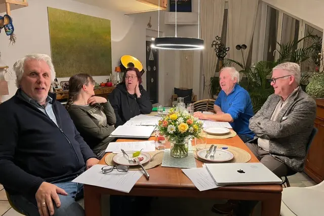 Das Gründungsteam (v. l.): K. Heinrich, C. Haberhauer, C. Schnepf und M. Gehringer; als Gast beim Gründungsmoment Bürgermeister Hajo Böser | Foto: Foto: U. Huber