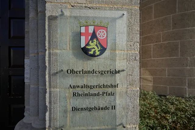 Wie das Gericht im Prozess gegen ein mutmaßliches IS-Mitglied entscheidet, wird sich am Montag zeigen. (Symbolbild) | Foto: dpa