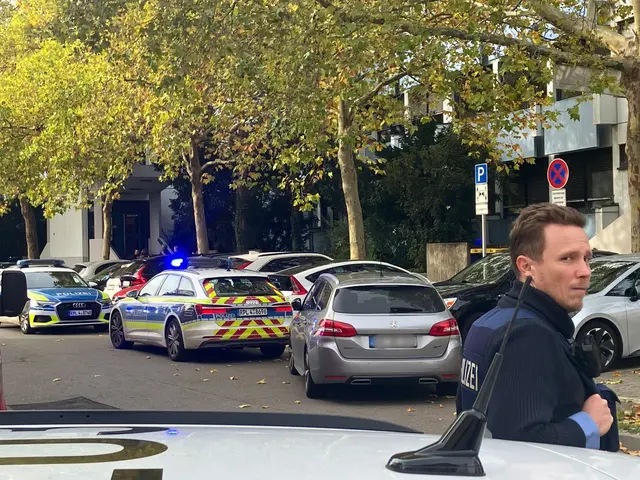 Wiederholt kam es an der Realschule in Ludwigshafen zu Polizeieinsätzen - wie hier 2025. (Archivbild) | Foto: dpa