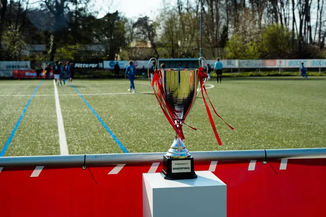 Um dieses Schmuckstück geht es: den Wanderpokal des KAPPA Cup Kids. | Foto: KAPPA Shoes