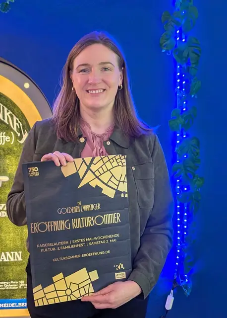 Zeigt das Plakat zur Kultursommer-Eröffnung 2026: Kulturministerin Katharina Binz | Foto: Kultursommer Rheinland-Pfalz/gratis