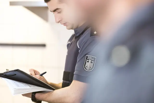 Bei der gemeinsamen Kontrolle wurden mutmaßlich illegal beschäftigte Personen festgestellt; gegen mehrere Betroffene wird ermittelt | Foto: HZA Saarbrücken/gratis