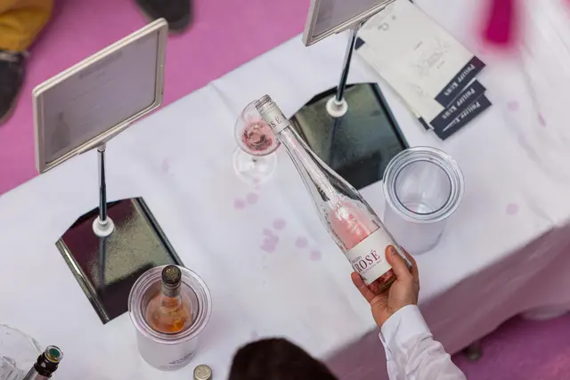 Mehr als 100 Rosé-Weine beim Wein.Event „Rosa Leuchten im Glas“ in Neustadt | Foto: kpg.de